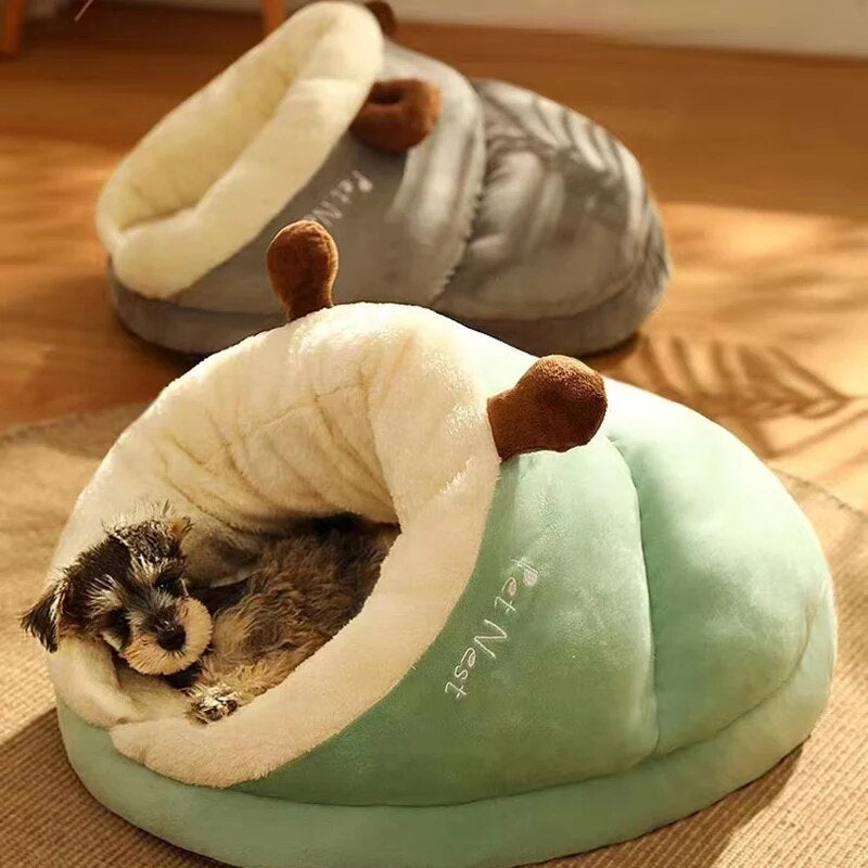 Cozy Breathable Small Dog Kennel Bed - Cute Slippers Shaped Pet House - Foldable and Washable - Ideal for Dogs and Cats